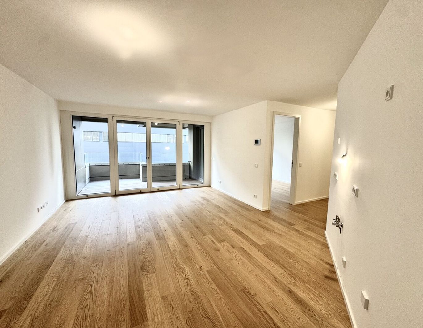 Provisionsfrei direkt am Hauptbahnhof: Große 2 Zimmerwohnung mich hochwertiger Ausstattung