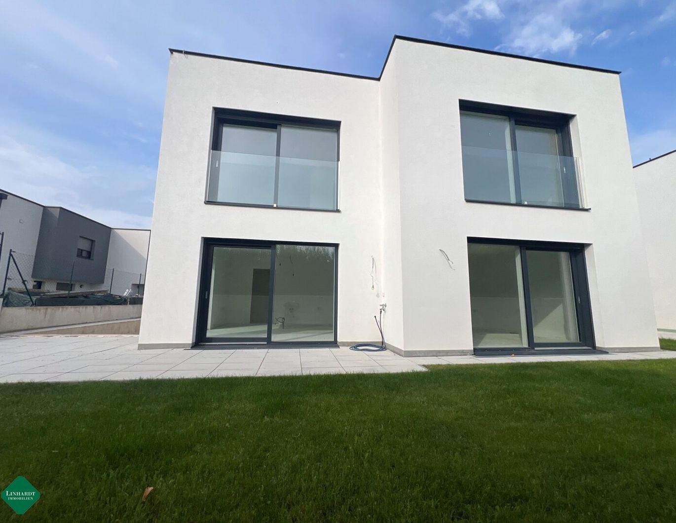 PROVISIONSFREI - Nur noch 1 Haus verfügbar - Neubau - Modernes Haus mit Pool - Belagsfertig
