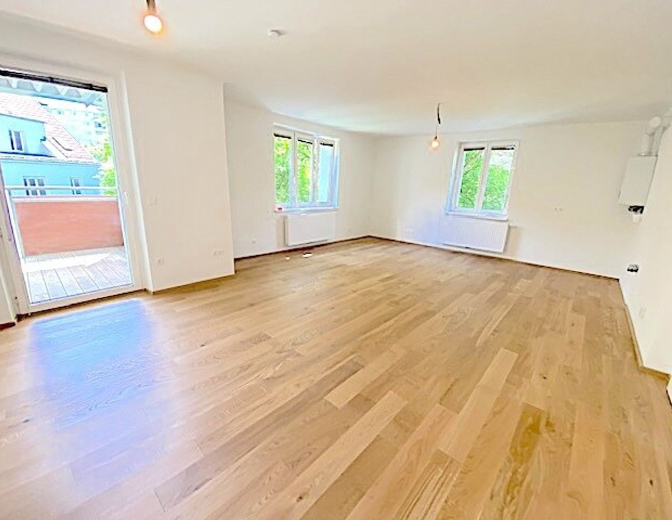 NEUER PREIS! PROVISIONSFREI VOM EIGENTÜMER! ERSTBEZUG! SANIERTE 3-ZIMMER WOHNUNG MIT LOGGIA NÄHE RUDOLFINERHAUS!