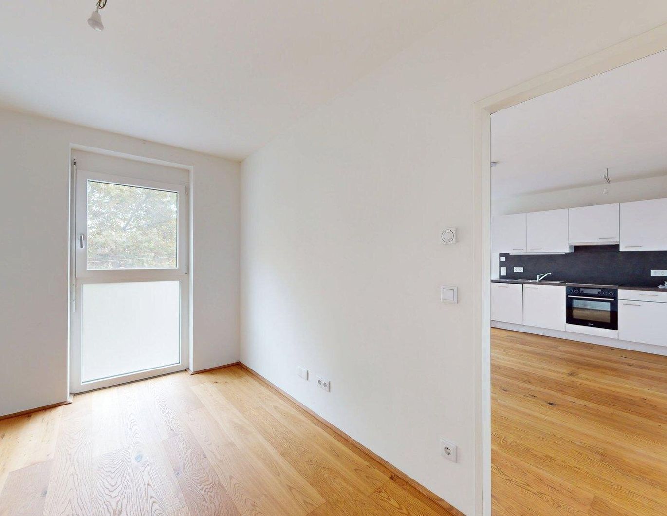NEUWERTIGE 2-ZIMMER-WOHNUNG MIT LOGGIA