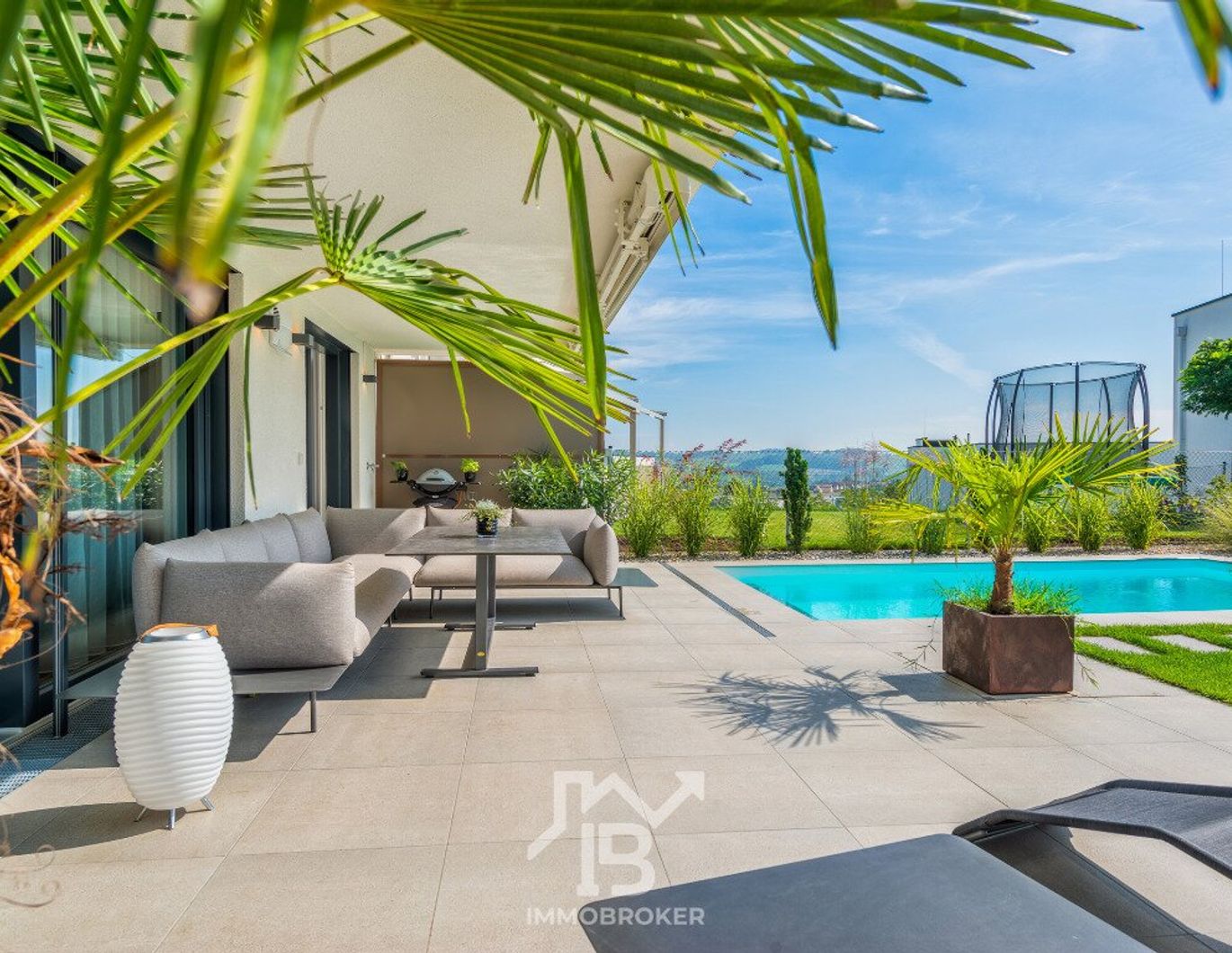 Luxuriöse, vollmöblierte Eigentumswohnung mit Pool & Sauna - ein Wohnjuwel mit Seltenheitswert