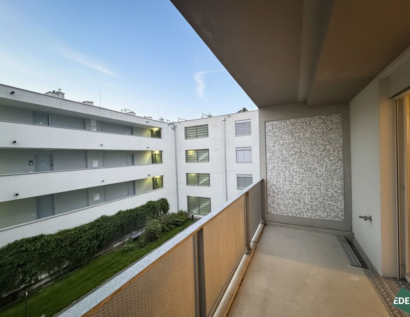 Moderne 2-Zimmer-Wohnung mit Balkon nahe Bushaltestelle 31A - Ruhige Innenhoflage