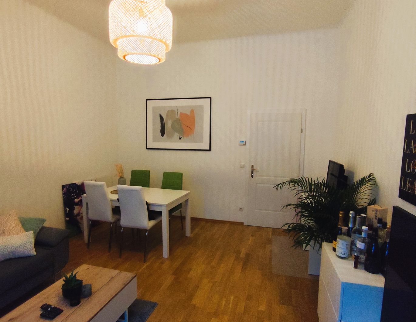 Vollmöblierter Altbautraum in Bestlage