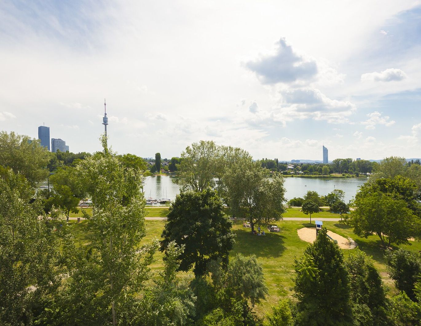 STEPHENSONGASSE -AN DER OBEREN ALTEN DONAU---2 ZIMMER DG-WOHNUNG MIT BALKON---