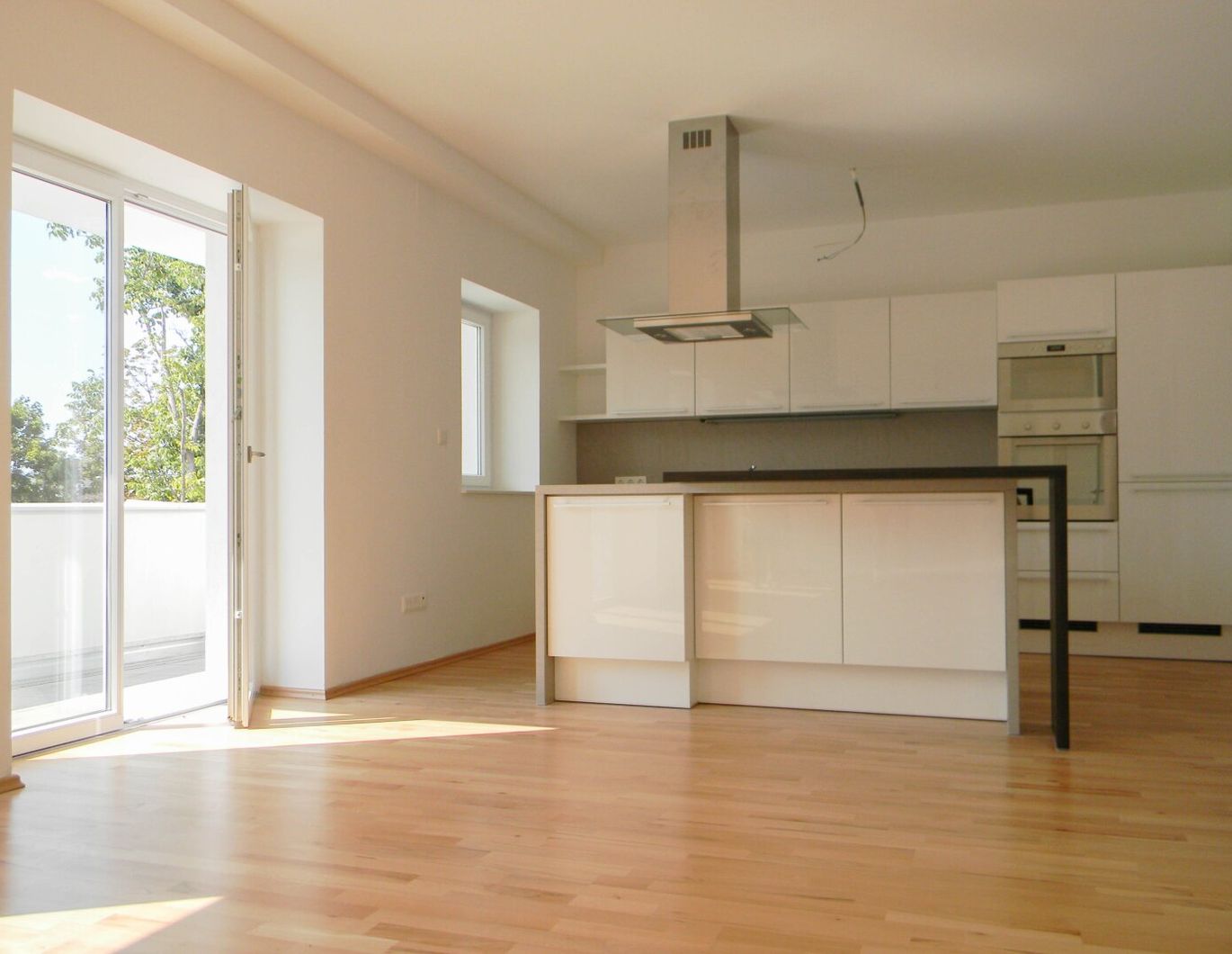 Lichtdurchflutete Neubauwohnung mit 2 Terrassen!