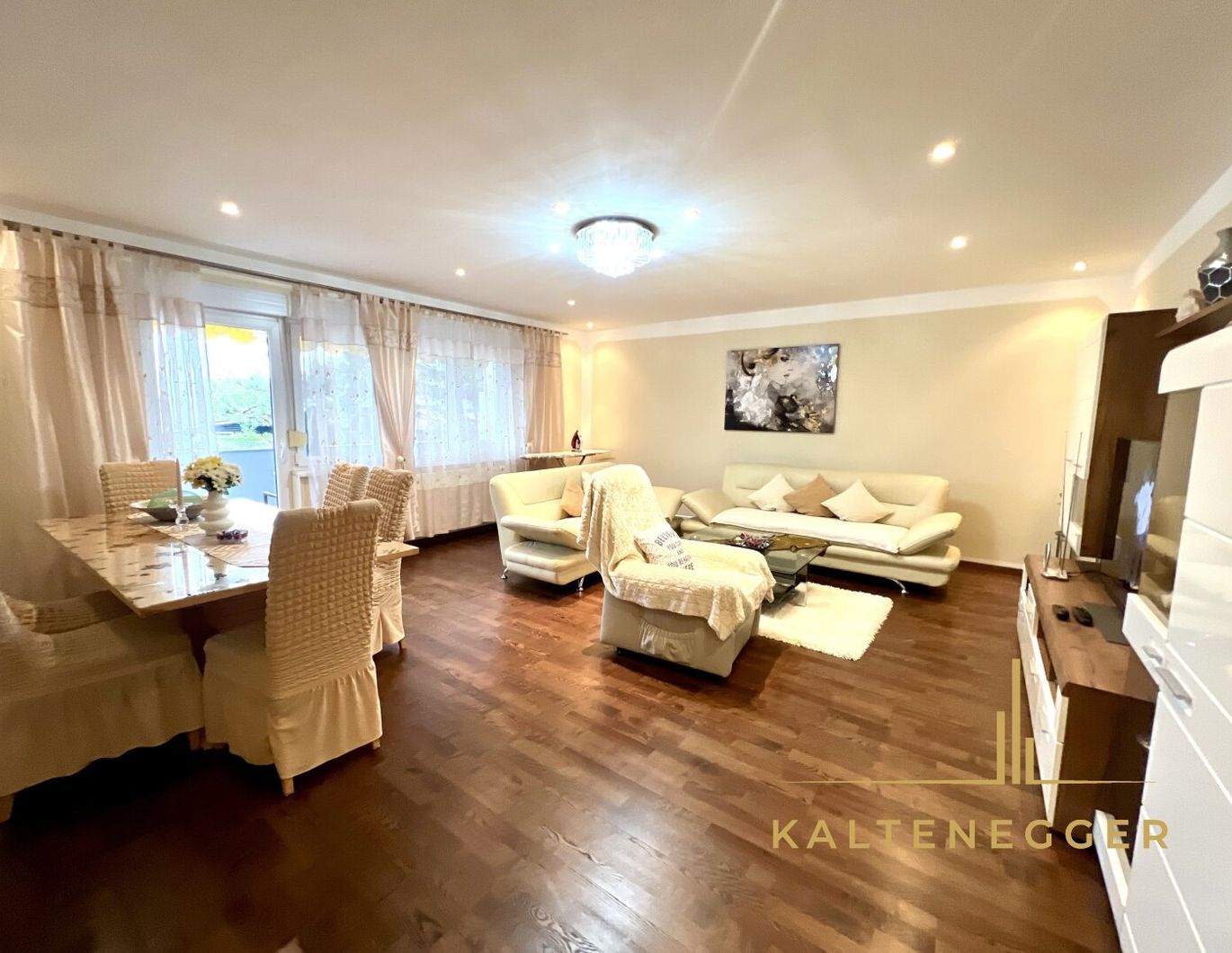 Neuwertige 4-Zimmer-Wohnung in bester Lage