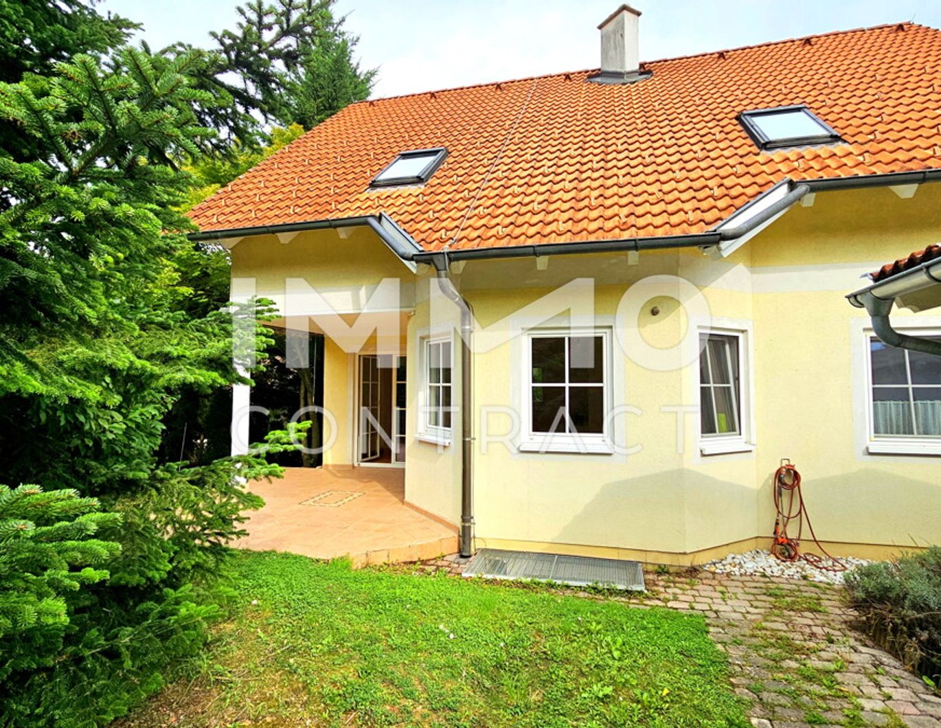Familienfreundliches, lichtdurchflutetes Traumhaus: 4 Schlafzimmer, Pool, Sauna und Gartenidylle