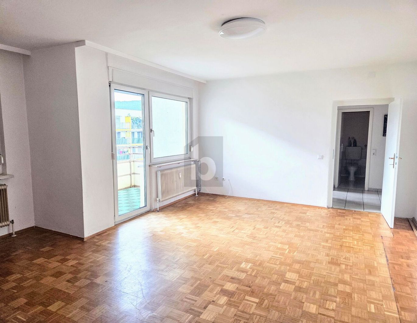 ATTRAKTIVES EIGENHEIM ODER ANLAGEOBJEKT ? 3 GROßZÜGIGE RÄUME MIT LIFT & PARKPLATZ
