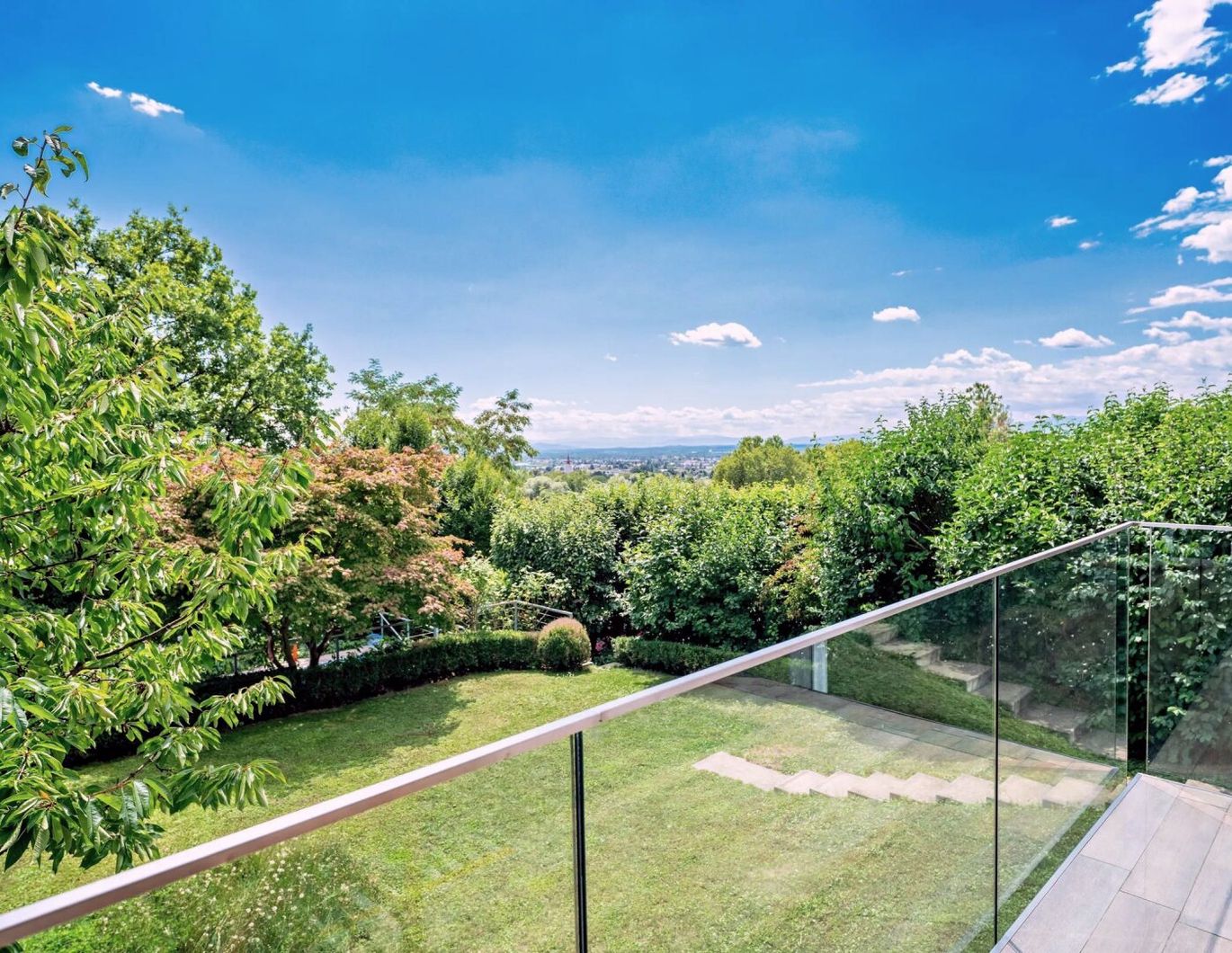 Exklusives Wohnhaus mit Pool und traumhafter Aussicht über Graz