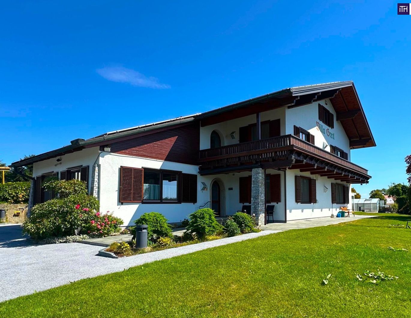 UMGEBEN VON RUHE MIT BLICK ÜBER LASSNITZHÖHE! Ihr neues Zuhause mit Wellnessbereich - Pool, Sauna und traumhafter Aussicht!