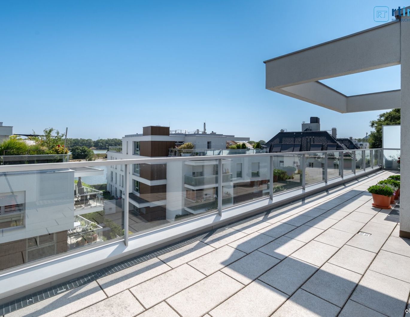 DONAUBLICK: EXKLUSIVER TERRASSENTRAUM MIT OST-WEST-AUSRICHTUNG IN DER KUCHELAU