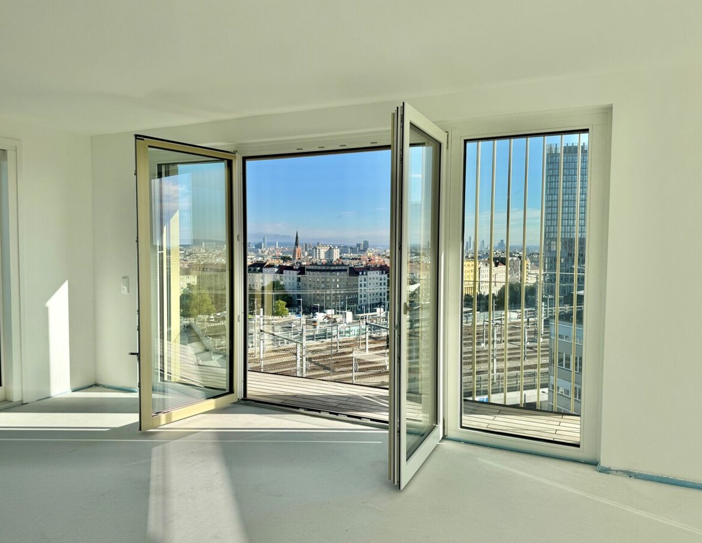 Ganz oben - Traumblick! Provisionsfrei - Hauptbahnhof - 3 Zimmer auf 2 Ebenen mit hochwertiger Ausstattung