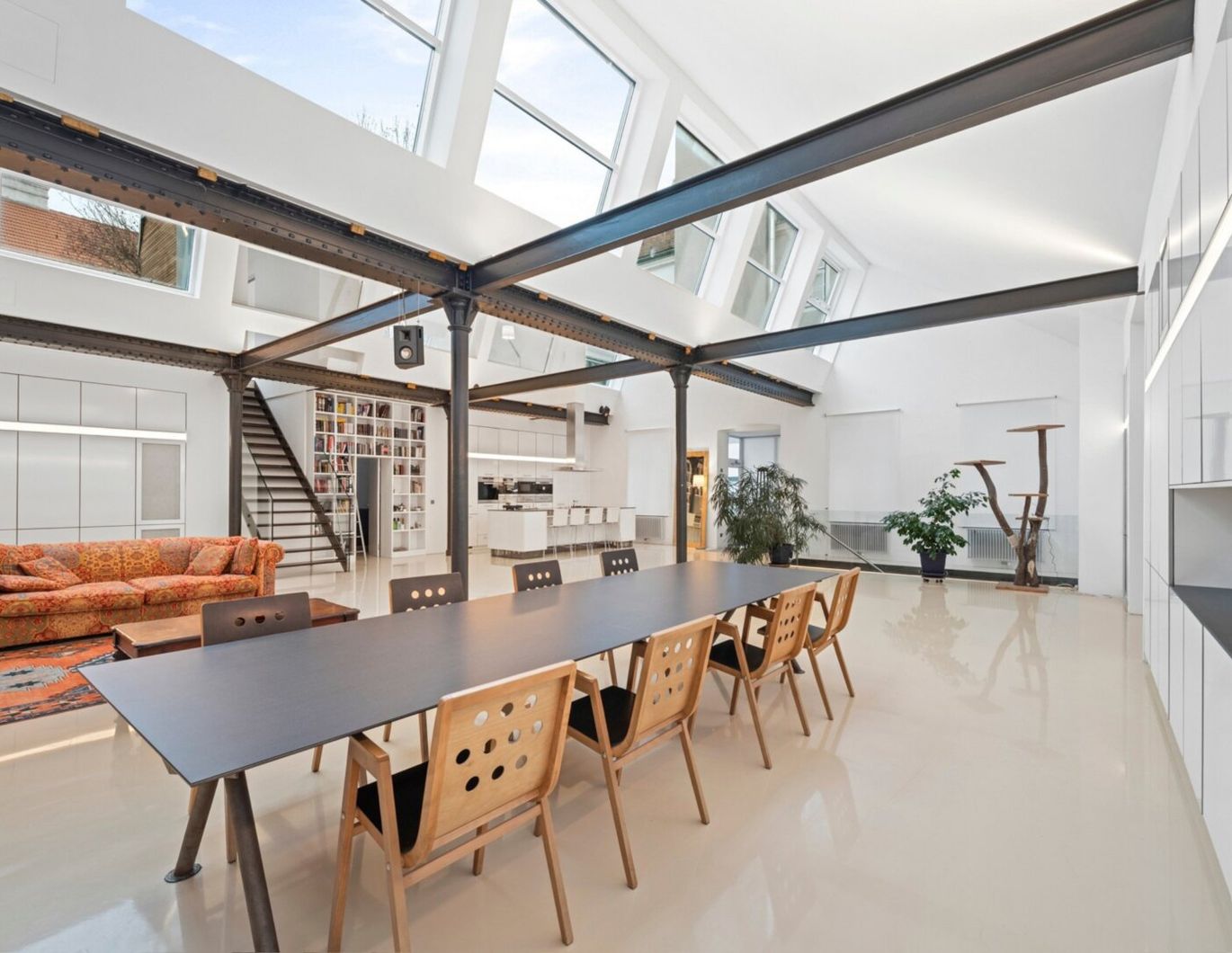 Urban Living Deluxe - 5-Zimmer Atelierwohnung im New York Loft-Stil mit Weinkeller, Terrasse & Garage