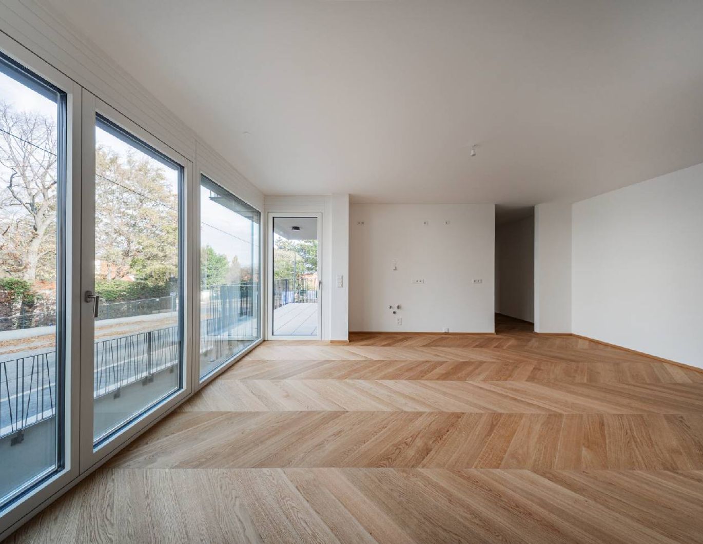 Stock im Weg - Elegante Gartenwohnung mit großzügigem Balkon