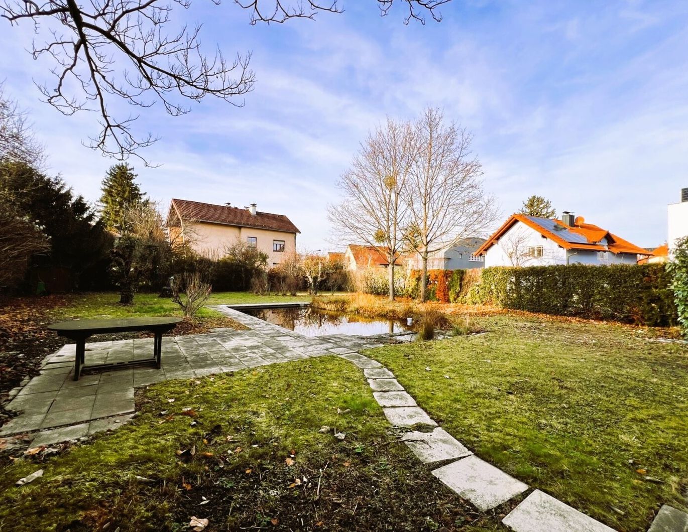 Großes Grundstück mit Einfamilienhaus aus 1928 und Bio Schwimmteich!