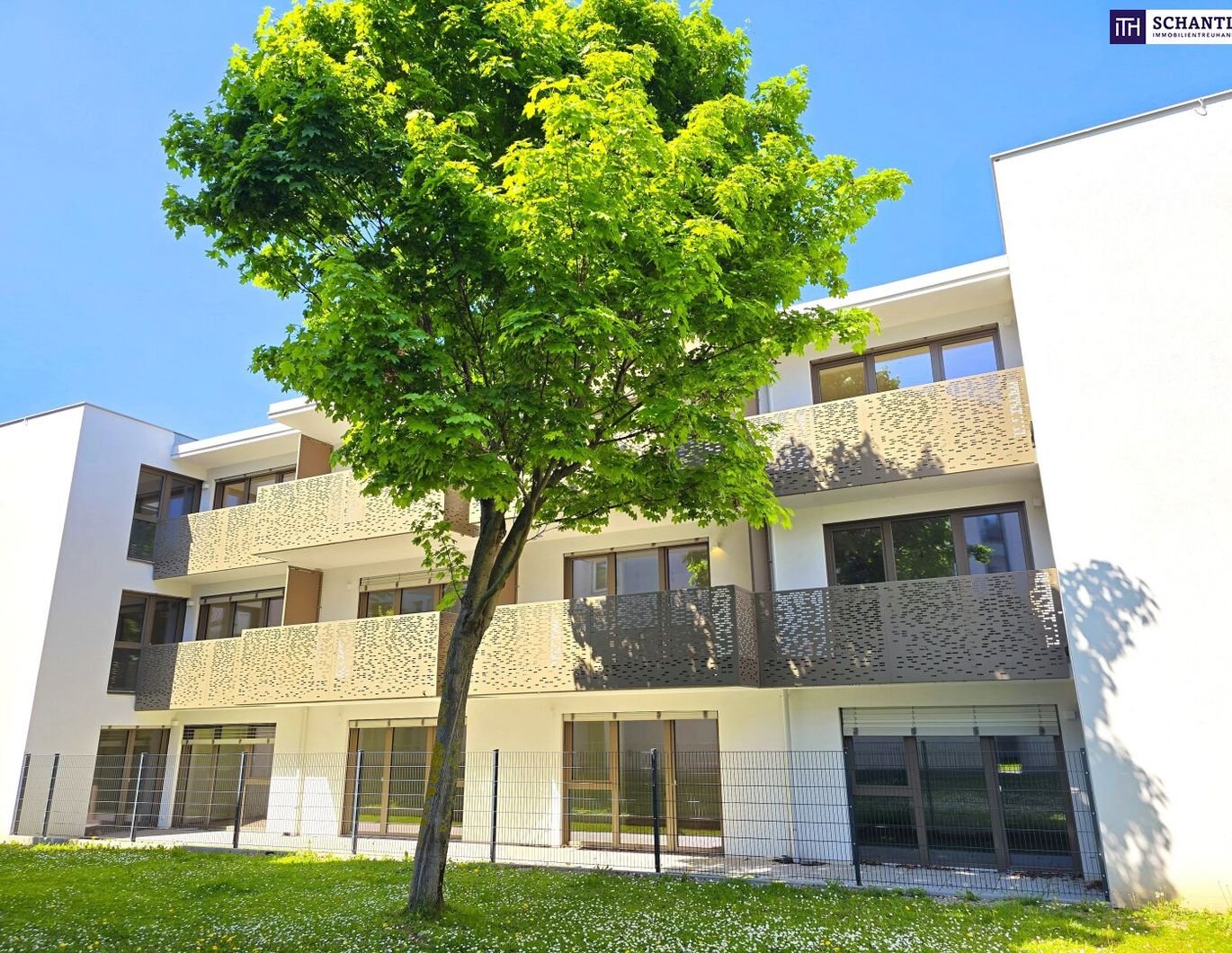 Viel Terrasse, viel Sonne, viel Freude! Perfektes Investment! Erstbezug - TOP Neubauwohnung mit hofseitiger Gartenterrasse! Blick ins Grüne + Komplette Ruhelage + Energieeffizienz + Perfekte Anbindung und Nahversorgung! Jetzt zugfreifen!