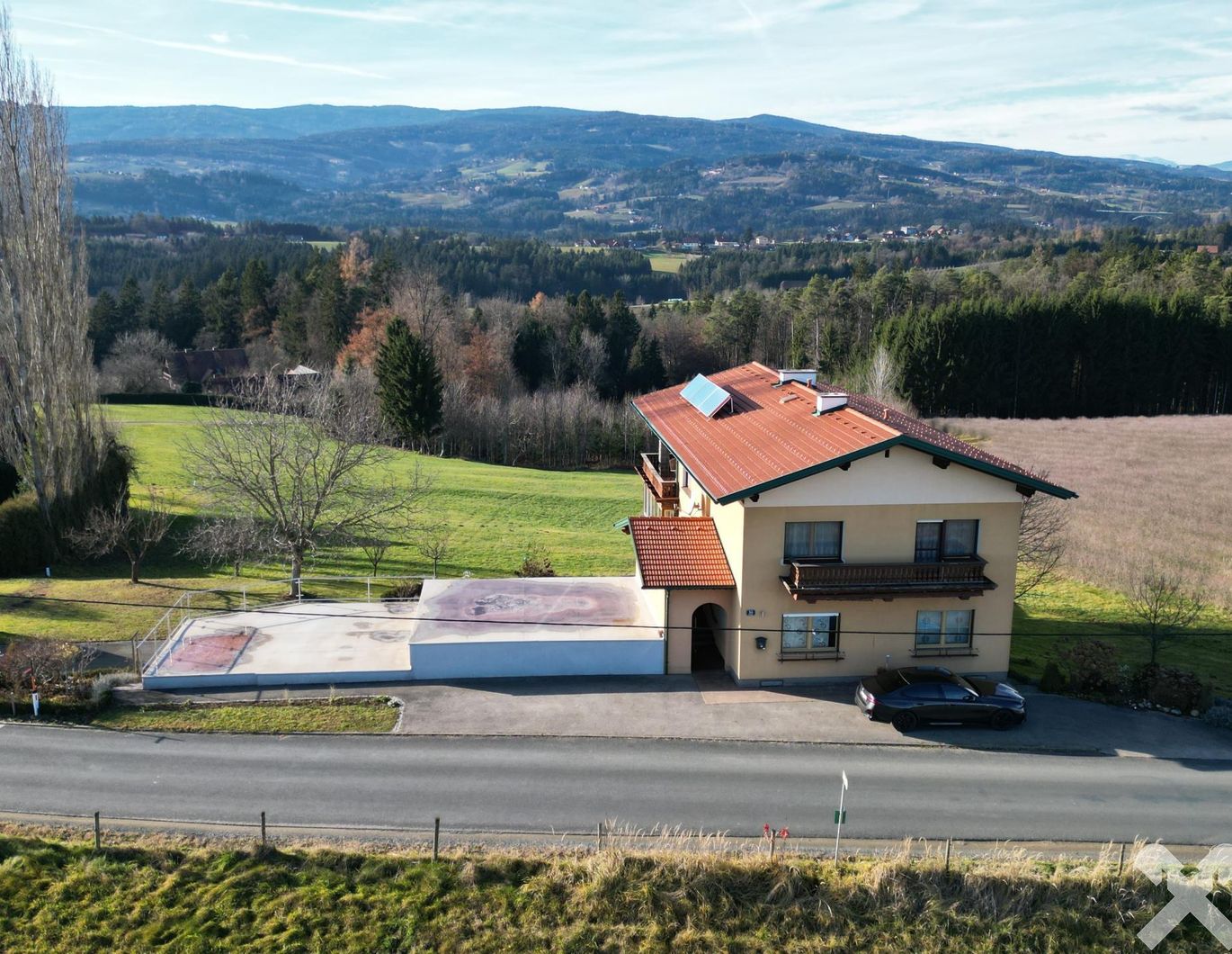 Verfügbar ab Anfang 2027 - Wohnhaus mit Fernblick! Für ein oder zwei Familien geeignet!