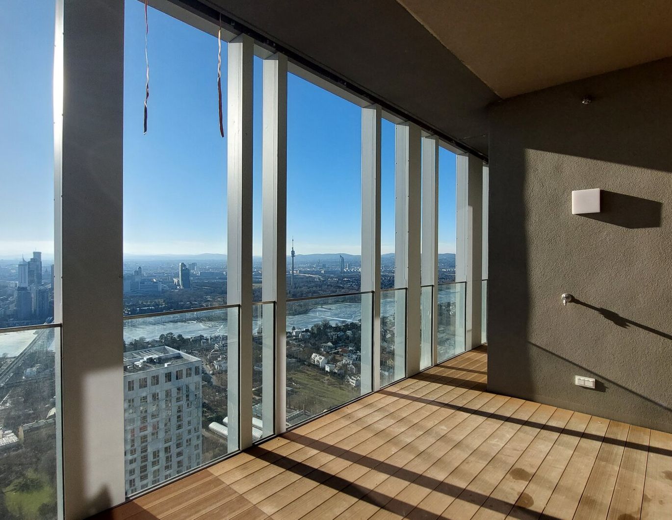 Exklusiver 3-Zi.-Erstbezug mit Sauna & Skylineblick