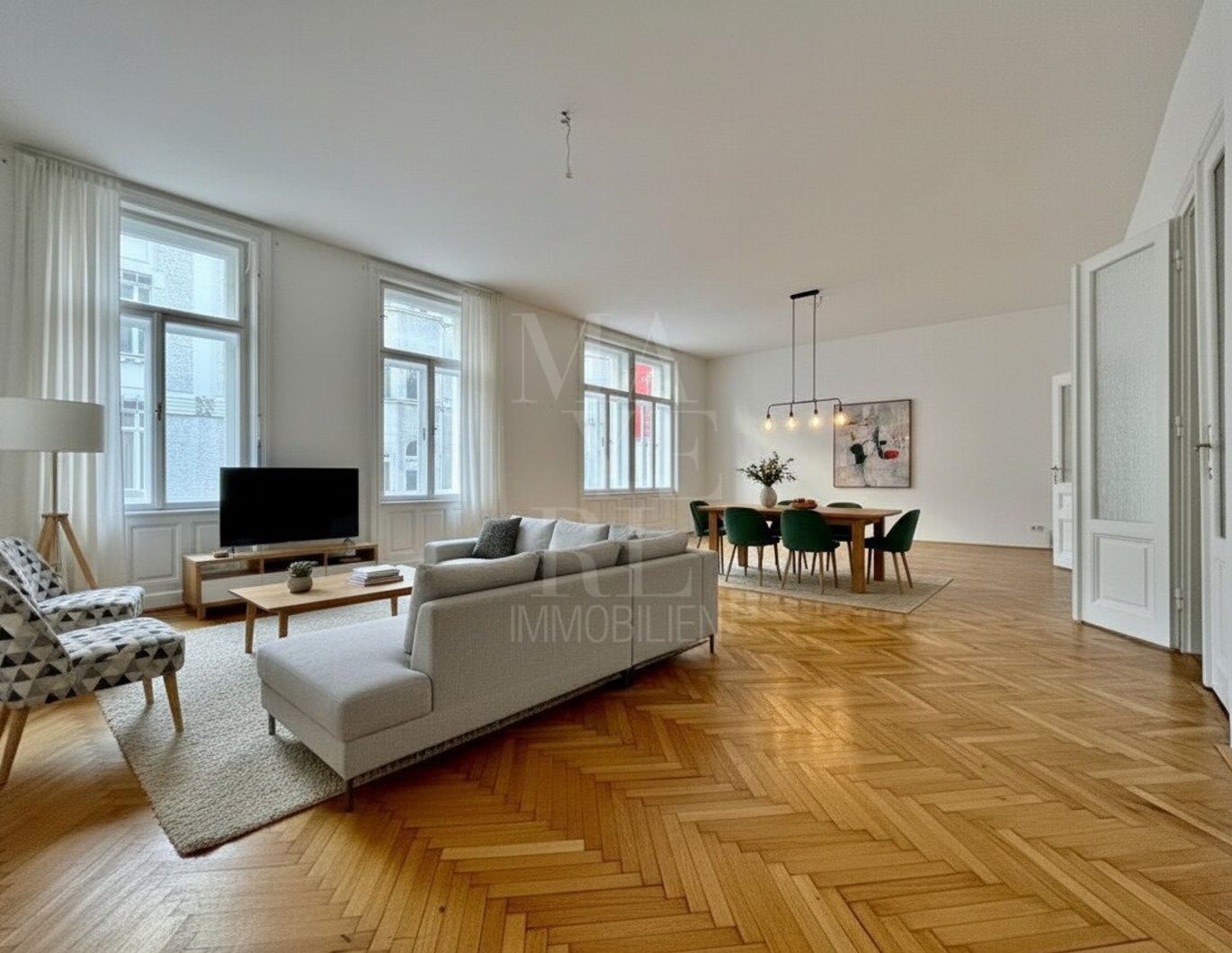 Sehr schöne und sanierte Altbauwohnung nähe Krugerstrasse