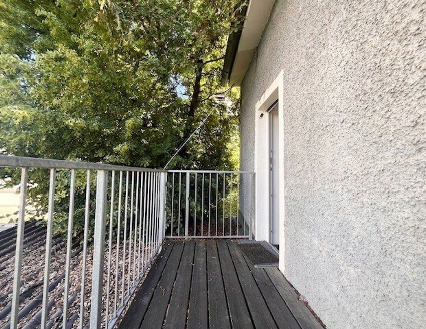 SANIERTE ALTBAUWOHNUNG MIT BALKON, ZENTRALE LAGE