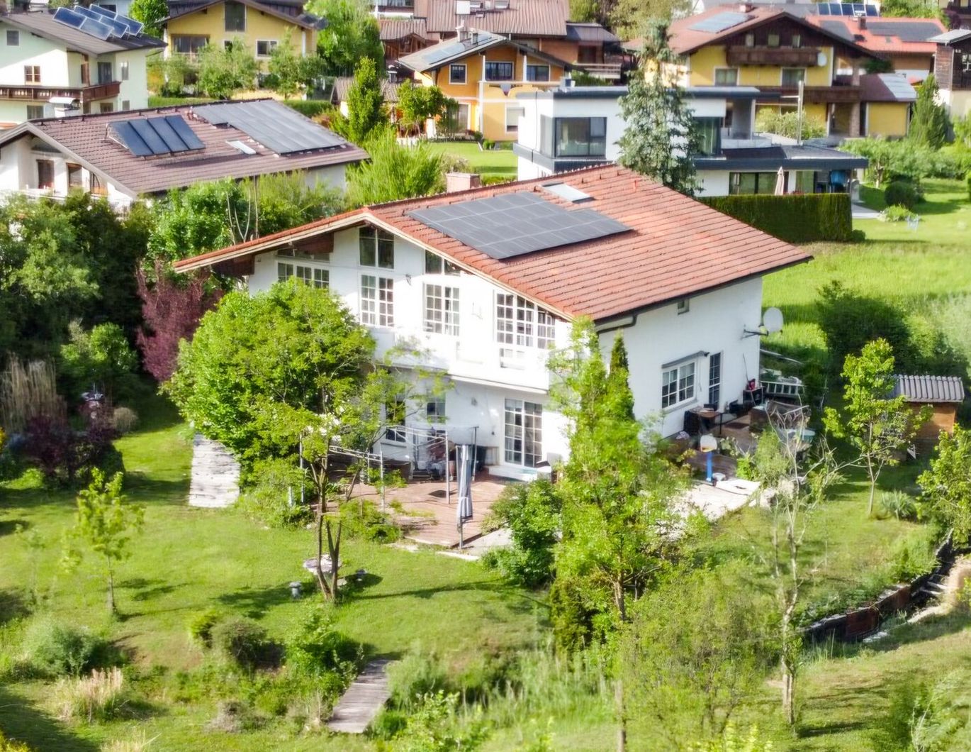 ADNET | SOLO AM GRÜNLAND