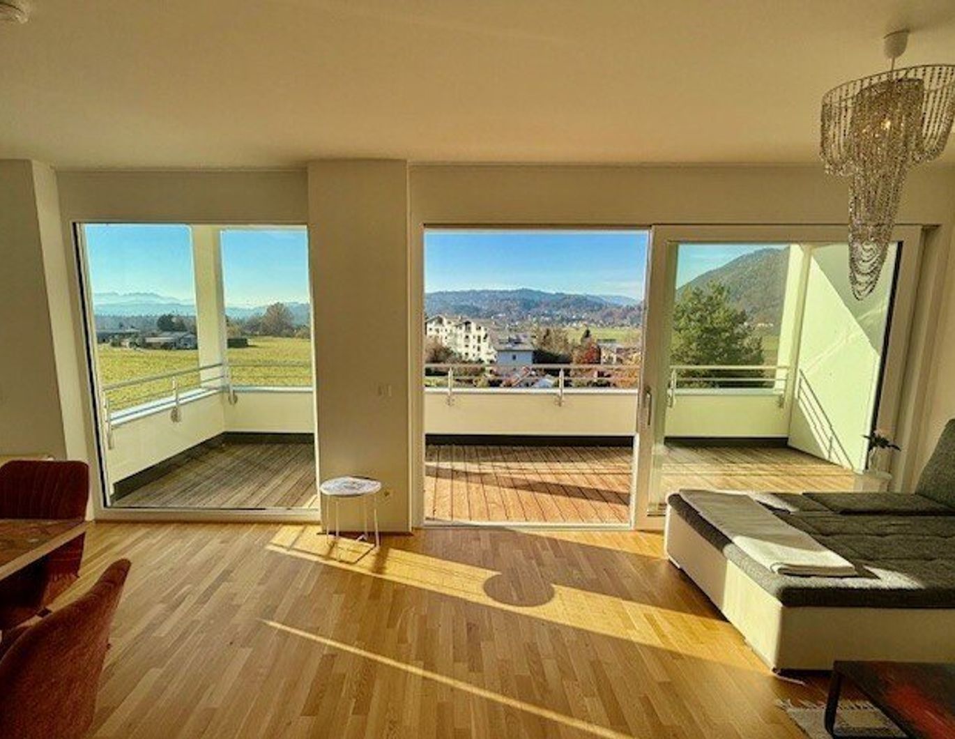 Neuwertige 3-Zimmer-Wohnung mit großem Balkon + Carport + Stellplatz - Maria Saal / Nähe Klagenfurt