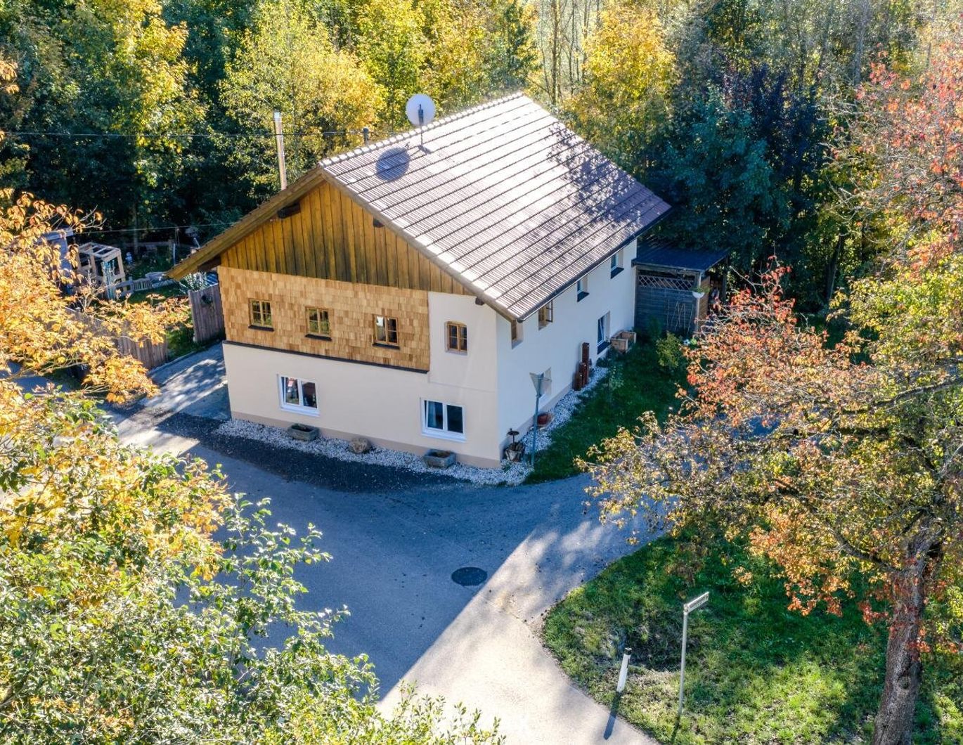 Saniertes Wohnhaus in guter Lage