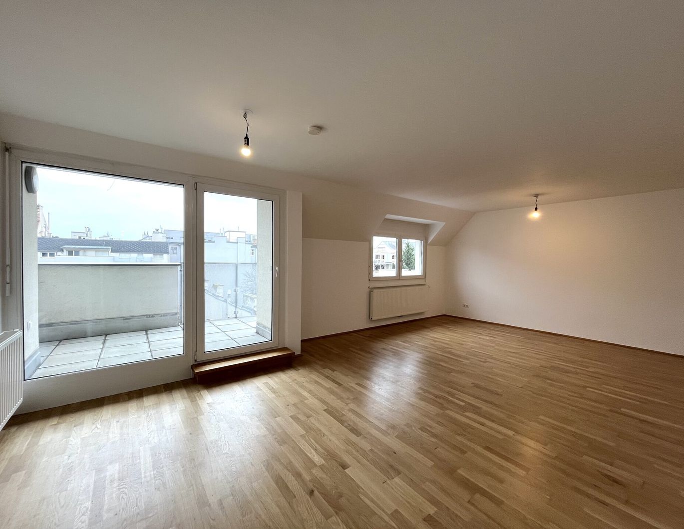 Schöne 4 Zimmer Wohnung mit Freifläche in 1060 Wien!