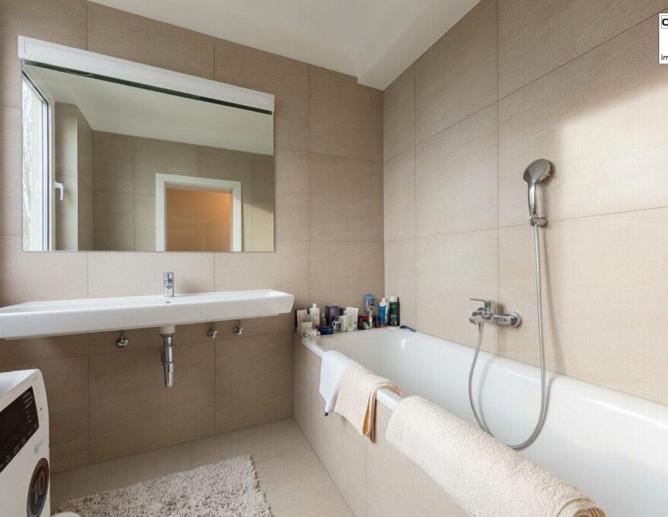 Etwas Besonderes - Dachgeschosswohnung mit Gartennutzung auch für WG geeignet