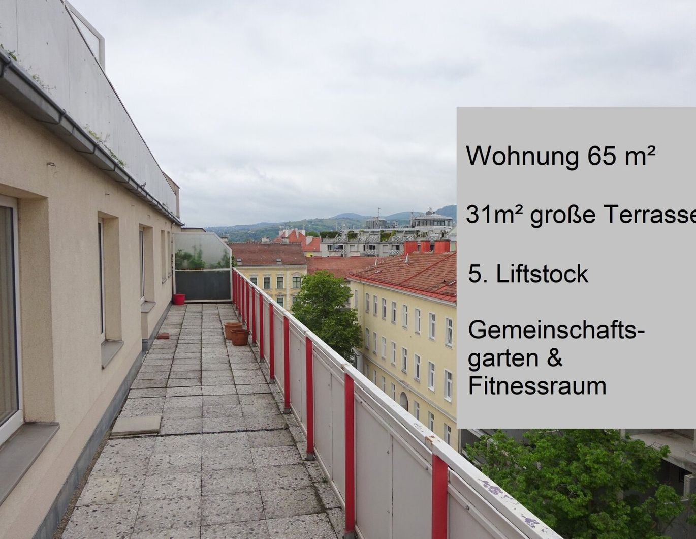 Helle Wohnung mit 31m² Terrasse im fünften Liftstock, großem grünen Gemeinschaftsgarten & Fitnessraum