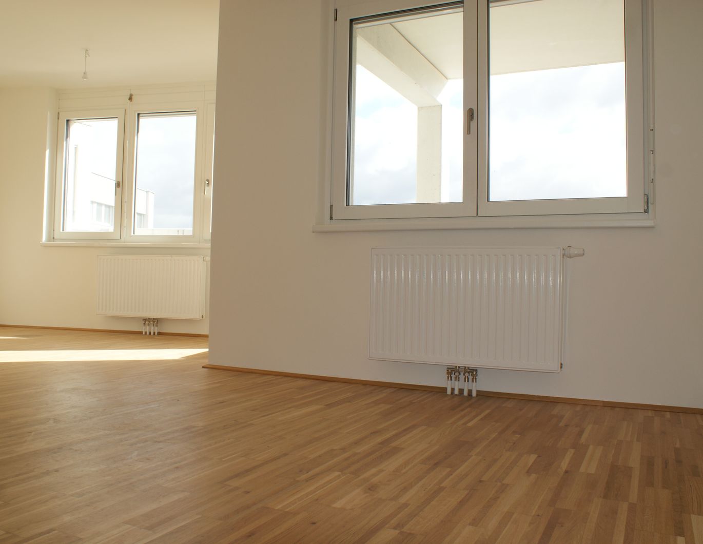 helle 2 Zi Wohnung mit Loggia & Terrasse