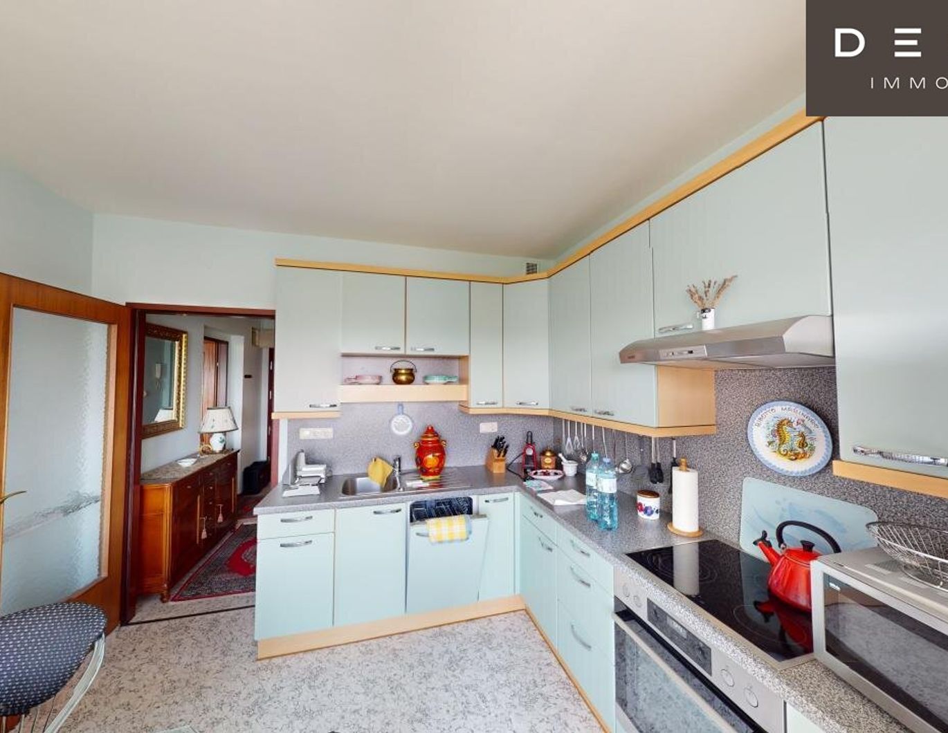 2-ZIMMER WOHNUNG | LOGGIA MIT PANORAMABLICK | RUHIGE LAGE | MODERNISIERTES WOHNHAUS