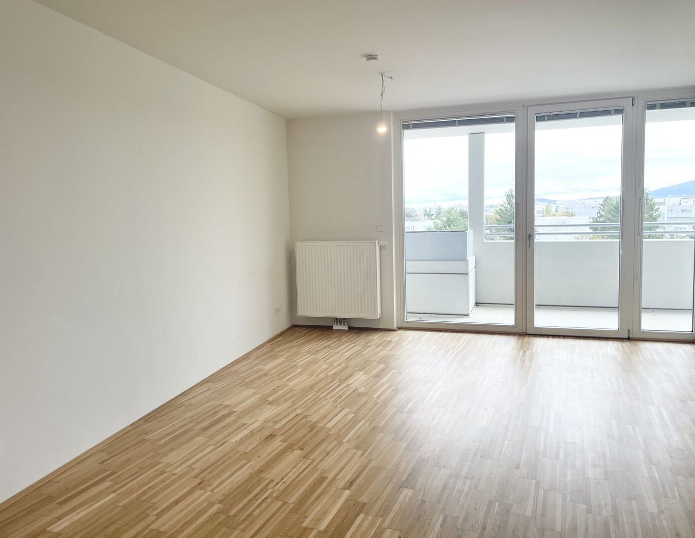 PROVISIONSFREI VOM EIGENTÜMER! WOHNUNG MIT ZWEI ZIMMERN UND GROSSZÜGIGER LOGGIA NÄHE U6!