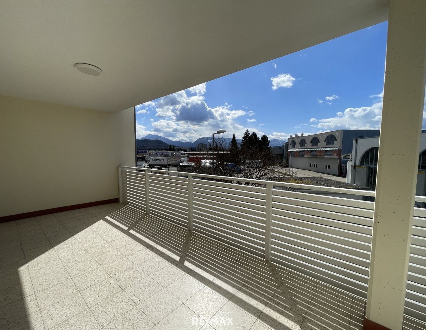 Moderne, möblierte 2-Zimmer-Mietwohnung mit XL-Loggia in Uni-Nähe in Klagenfurt