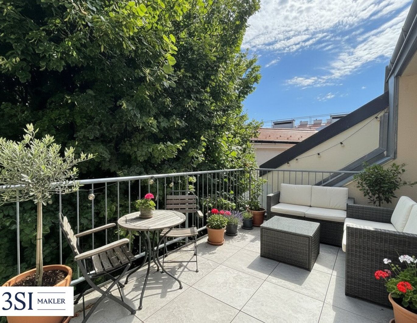 Top sanierte Dachgeschoßwohnung mit Terrasse und Grünblick - Nahe Kutschkermarkt