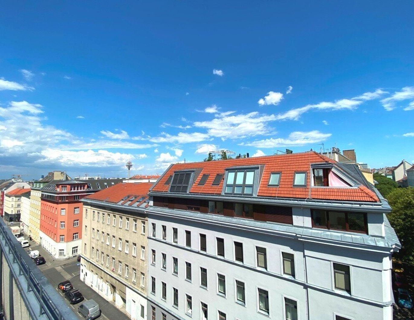 3 Zimmer DG-Eckwohnung + Traumterrasse mit ca. 28 m² - toller Fernblick - nähe Amalienbad