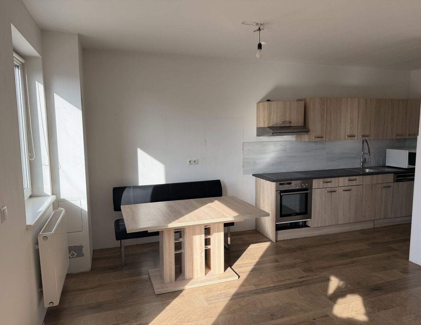 Helle 2-Zimmer-Wohnung mit südwestseitigem Balkon, KFZ Abstellplatz