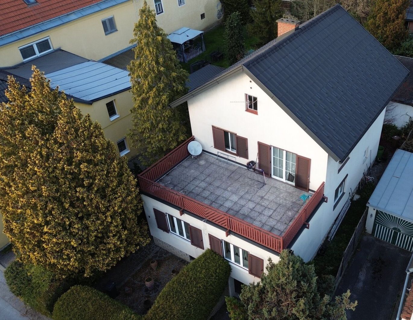 Stadtvilla mit großem Potential in besonders ruhiger, sonniger und zentraler Lage