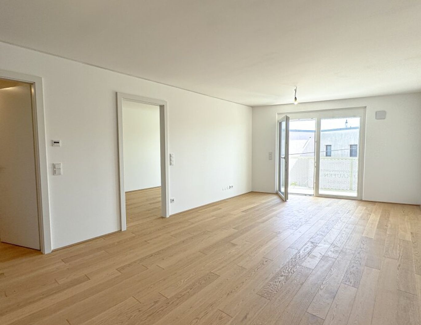 2-Zimmer-Wohnung mit moderner Küche, Balkon und Lift