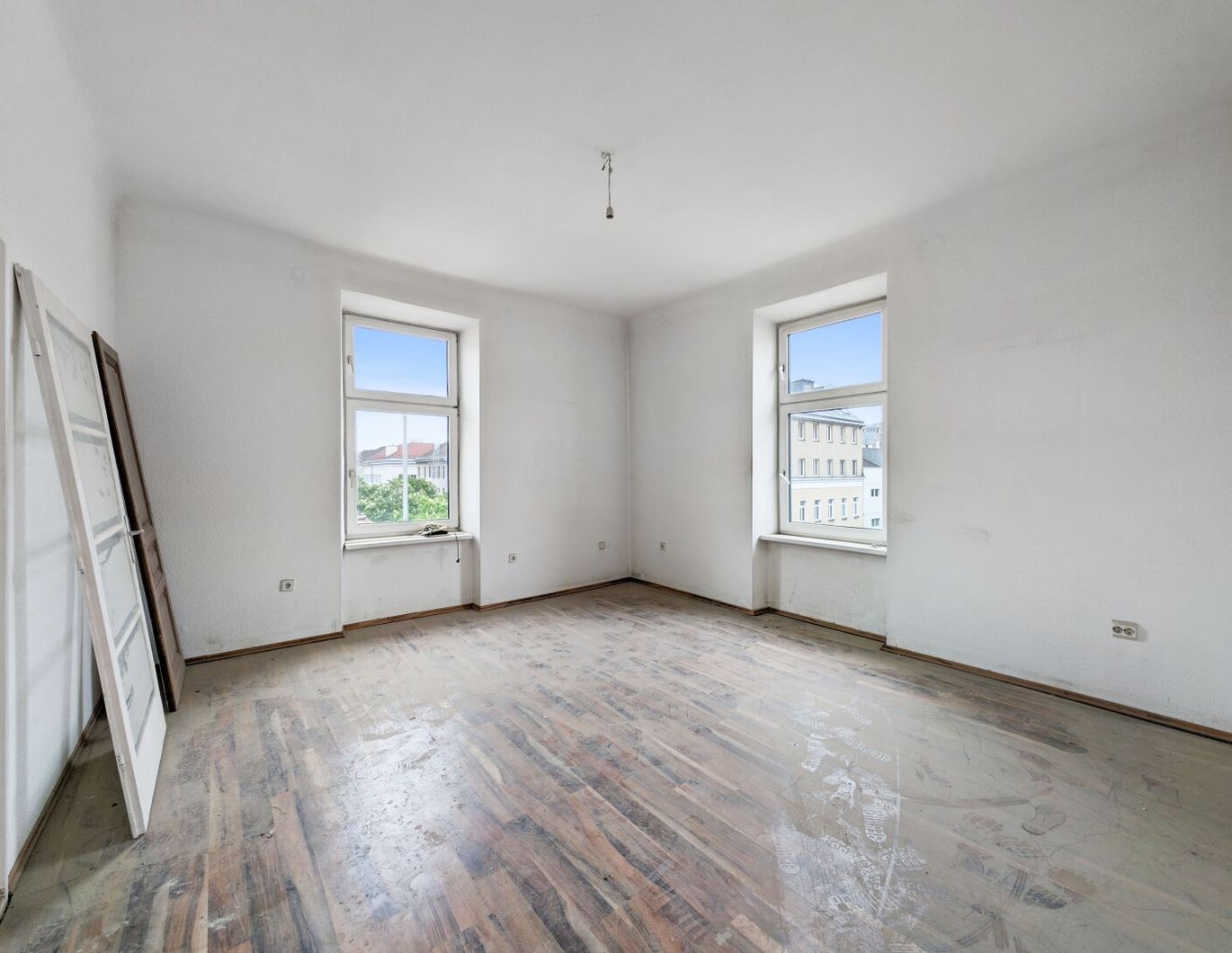 ++Q18++ sanierungsbedürftige 3-Zimmer Altbauwohnung, viel Potenzial