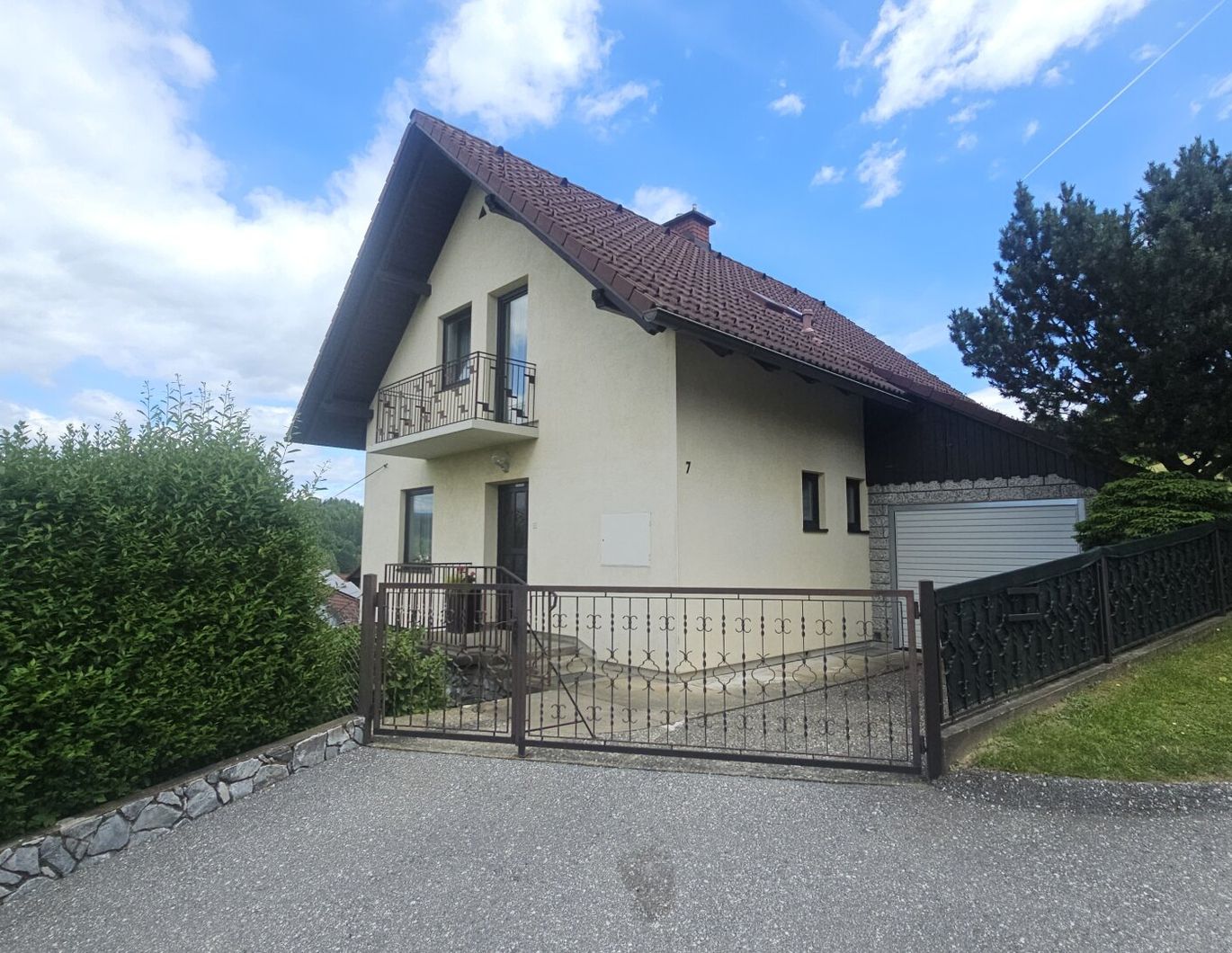 Sehr gepflegtes Einfamilienhaus mit Keller und Garage, Aussichtslage über Voitsberg- Stadt