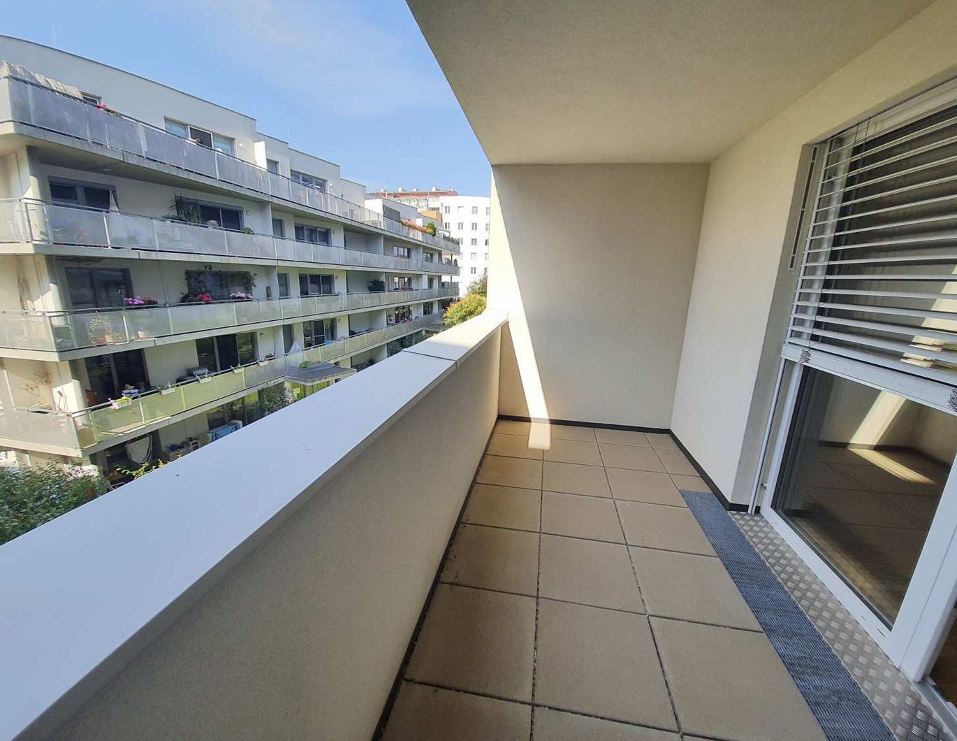 Q11 Leben in Simmering -  Loggiawohnung mit 3 Zimmern und Deckenkühlung!