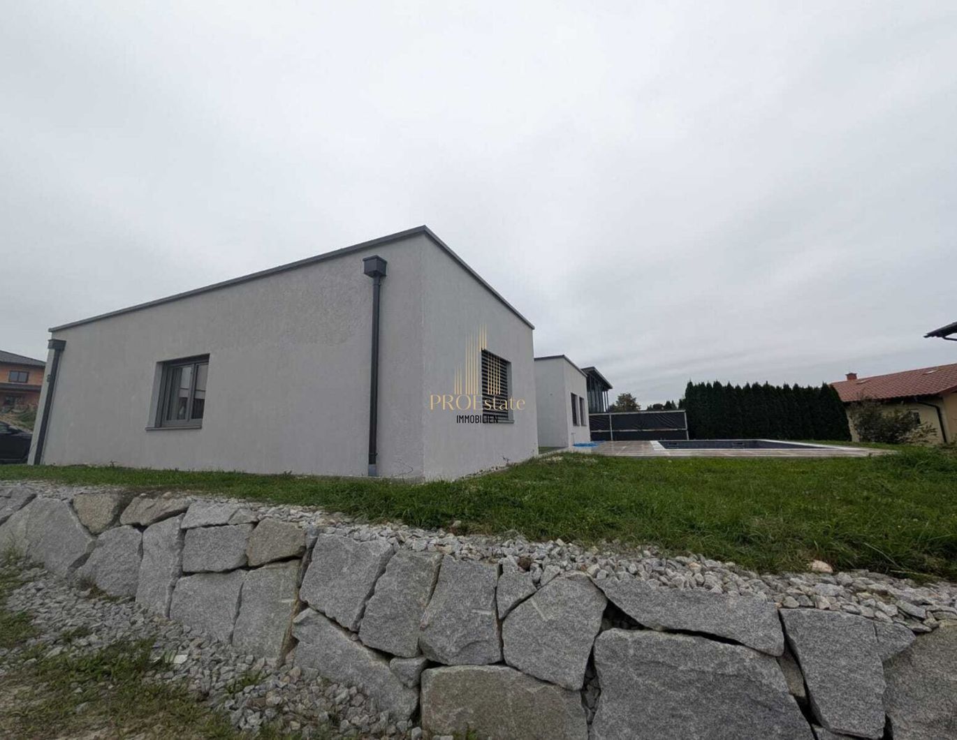 Neuwertiger Bungalow in Peuerbach: 4 Zimmer, Pool, Terrasse - Ihr Traumhaus wartet!