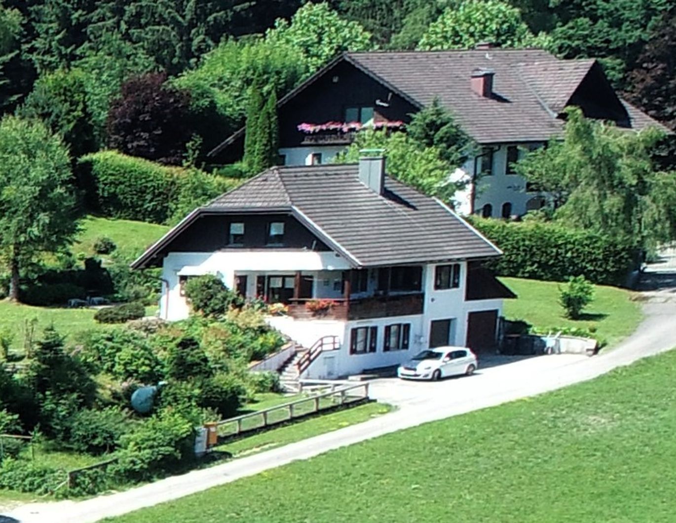 Wohnhaus in Ruhelage - Attersee-Westufer
