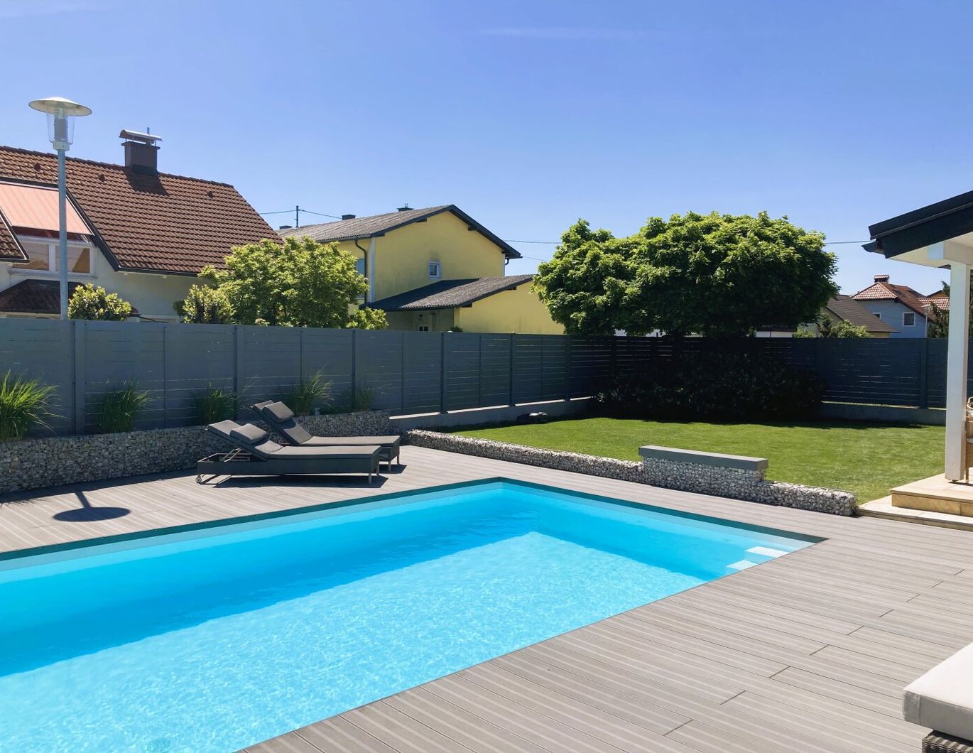 MODERNES TRAUMHAUS mit POOL & WELLNESSBEREICH / ZENTRUMSNAHE RUHIGE SIEDLUNGSLAGE / SACKGASSE