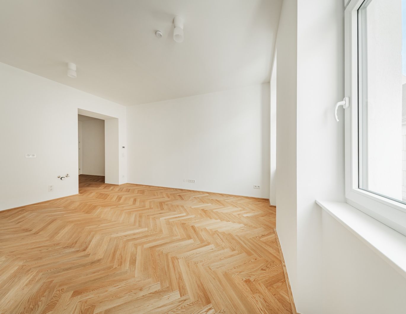 Stilvoller Erstbezug - hochwertig sanierte Altbauwohnung in ruhiger Lage!