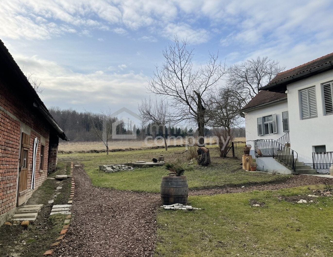 Schönes Bauernhaus mit Nebengebäuden für Selbstversorger