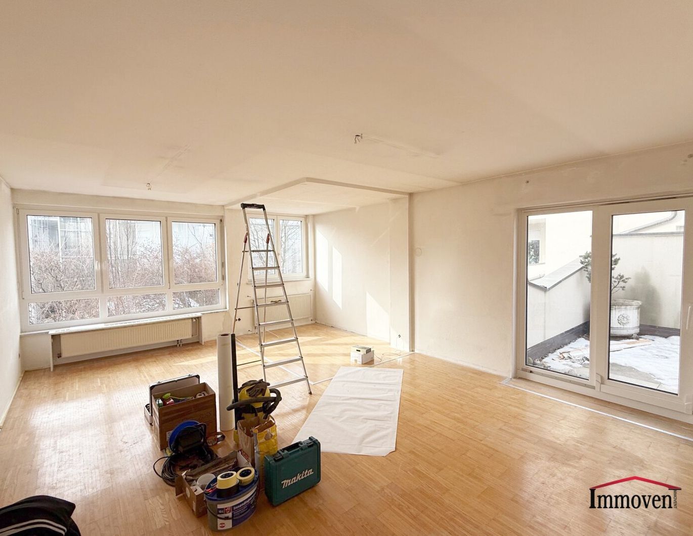 Helle 2-Zimmerwohnung mit großer Terrasse und Tiefgaragenplatz!