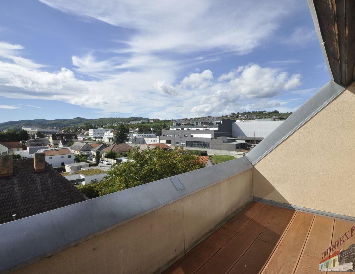 Wunderschöne Dachterrassenwohnung mit Tiefgaragenparkplatz und weiter Fernsicht nähe dem EKZ Bühl-Center