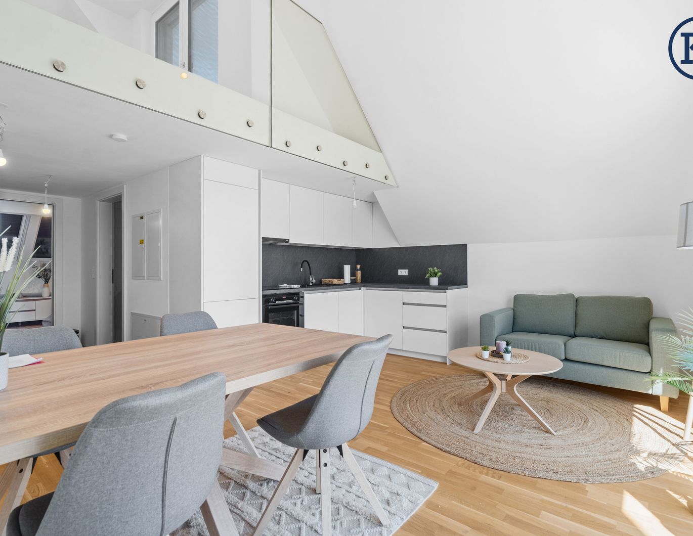 Ein Nest zum Verlieben - Wunderschöne 3-Zimmer-Dachgeschosswohnung mit sonniger Terrasse nahe U1 Kagraner Platz